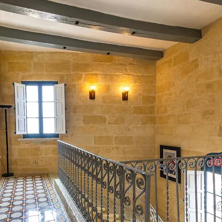 Casa Felini - *